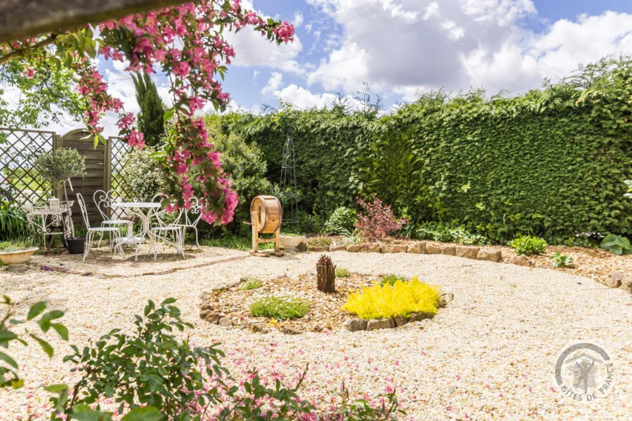 Bed and Breakfast Le jardin des fées Savigny-le-Vieux Exterior foto